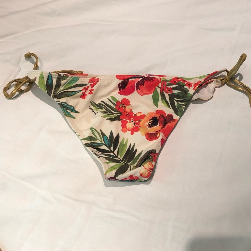 Guess Swim Ruffle Bikini - Picture 5 of 8